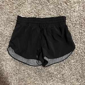 lululemon reversible shorts size 4